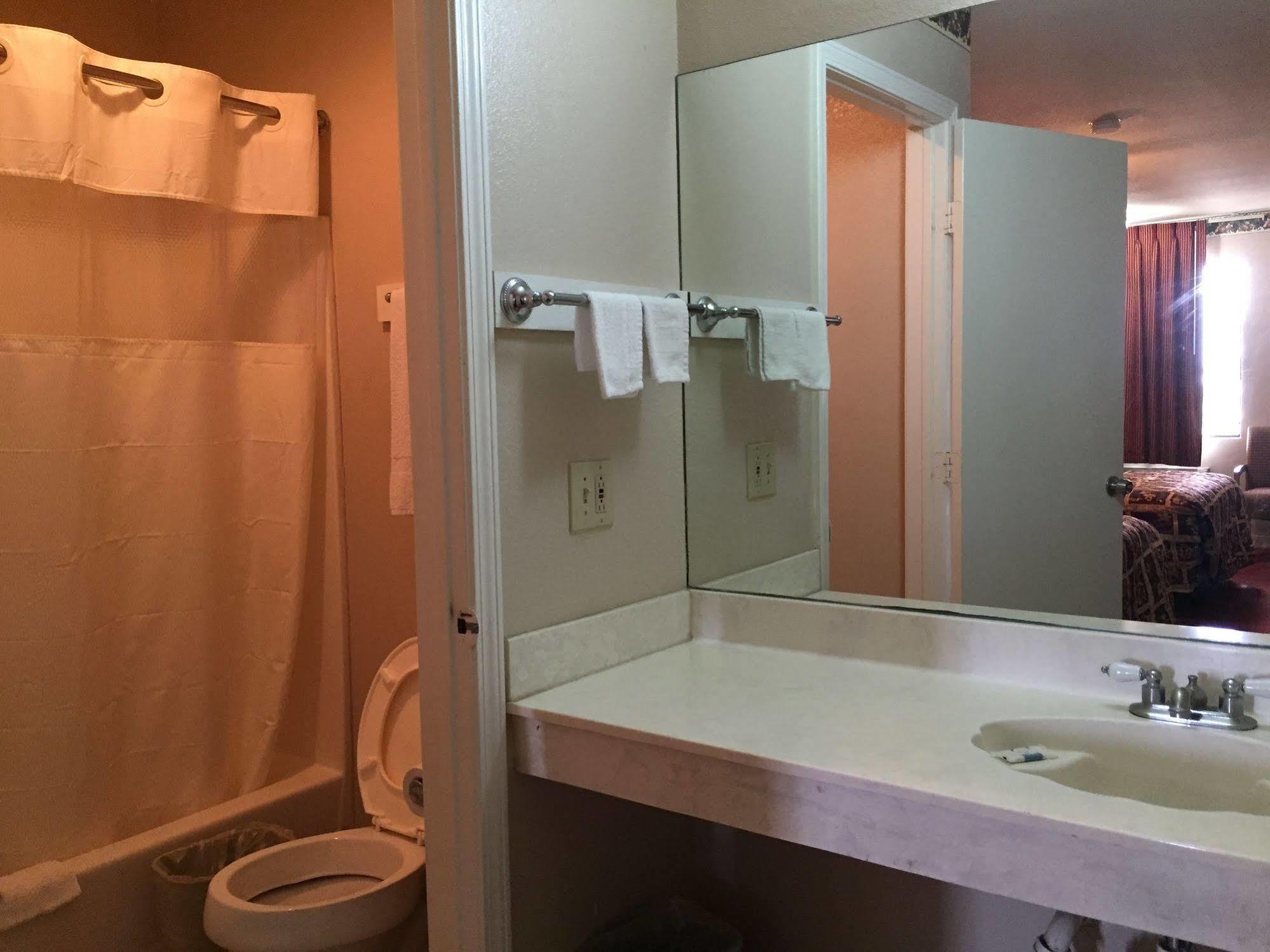 Deluxe Inn Airport McAllen Eksteriør billede